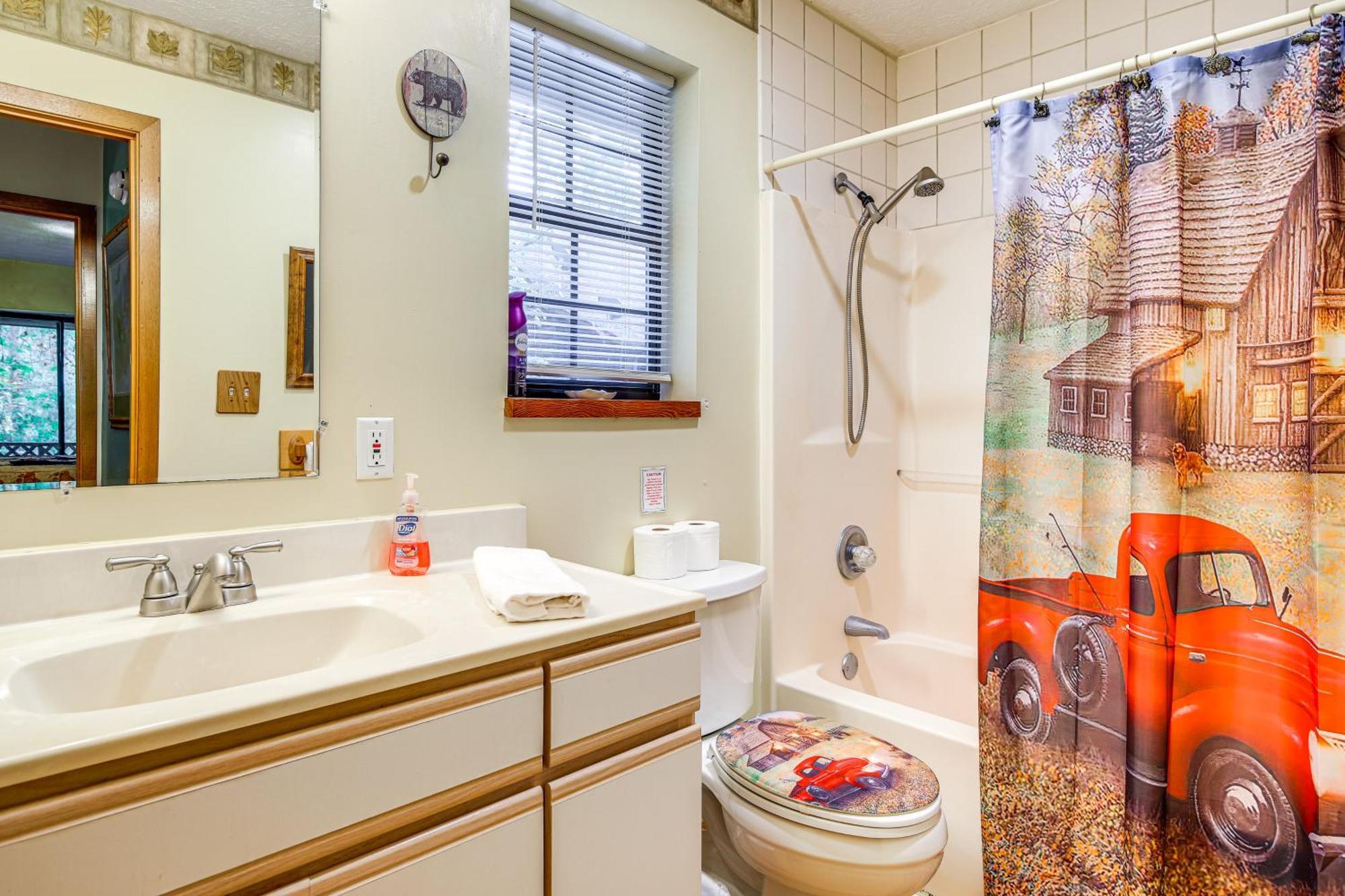 Pet-Friendly Sevierville Rental With Private Hot Tub Exterior foto